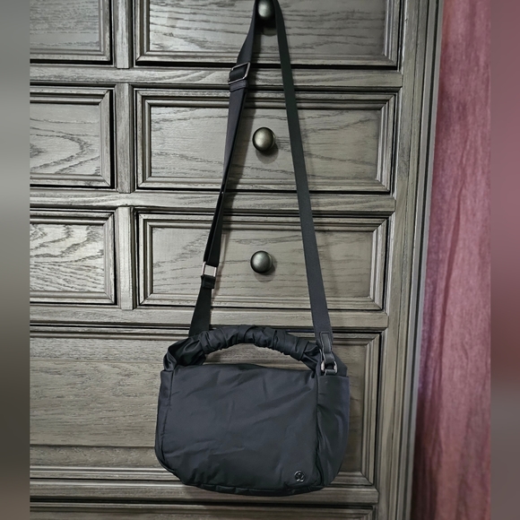 Lululemon crossbody - Picture 8 of 15